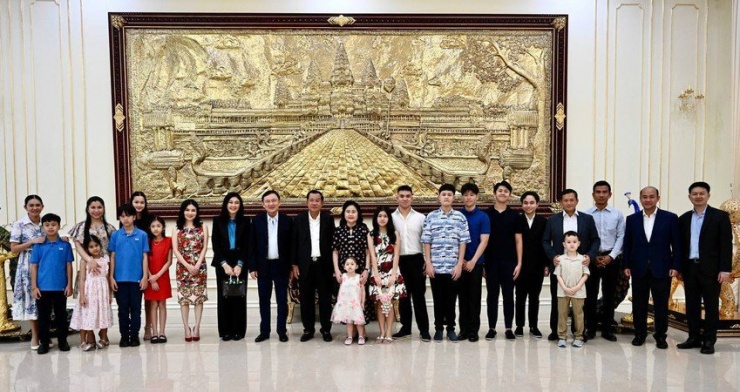 Chùm ảnh: Ông Thaksin, bà Yingluck cùng dự sinh nhật 71 của ông Hun Sen ở Campuchia - 2