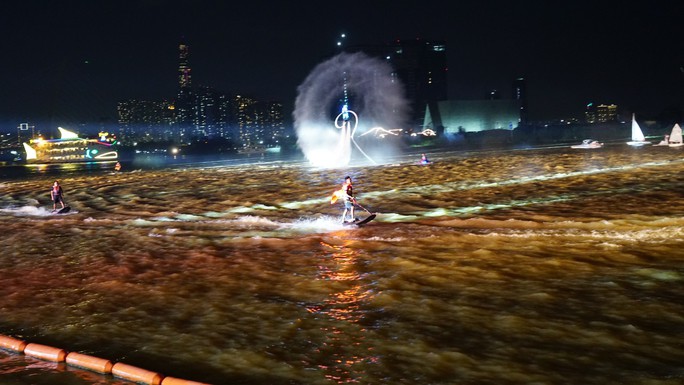 Mãn nhãn với màn biểu diễn Fly Board, ván phản lực trên sông Sài Gòn - 2