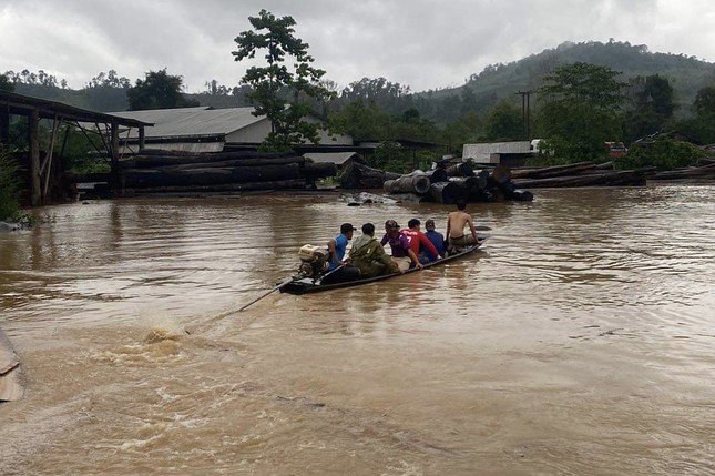Nhiều địa phương tại Lào đang bị ngập lụt do mưa lớn. (Ảnh Thành Nhân)
