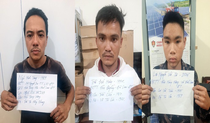 Ngô Minh Trung, Trần Đức Hoàng và Lại Nguyễn Văn Tài tại cơ quan công an.