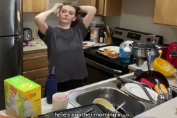 Bạn trẻ - Cuộc sống - “Bà mẹ lười biếng” có nguyên tắc dọn nhà gây tranh cãi