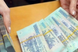 Kinh doanh - Lãnh đạo doanh nghiệp và người nhà ồ ạt bán cổ phiếu