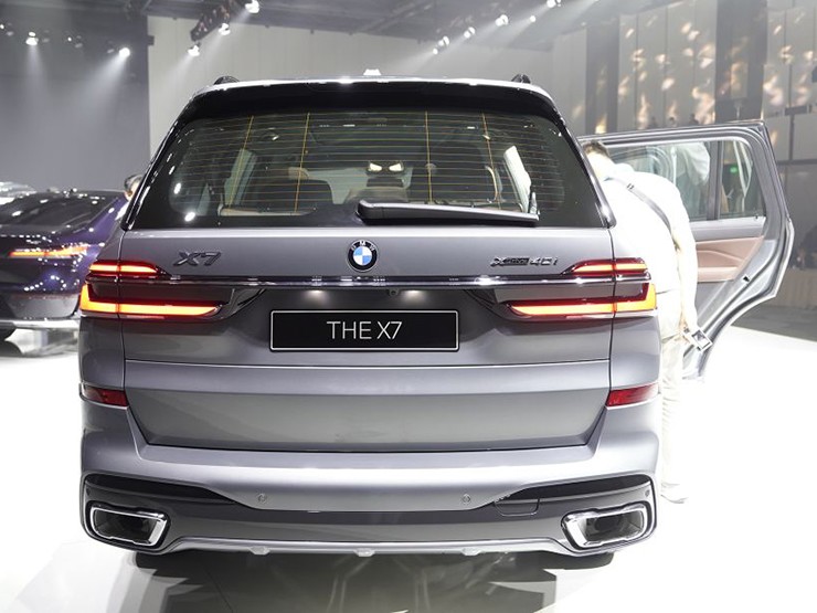 BMW X7 được môt số đại lý giảm giá cả tỷ đồng - 2