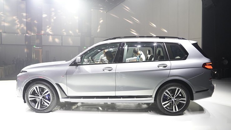 BMW X7 được môt số đại lý giảm giá cả tỷ đồng - 3