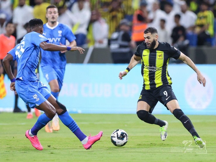 Benzema đá hỏng phạt đền, góp phần khiến Al Ittihad bị loại