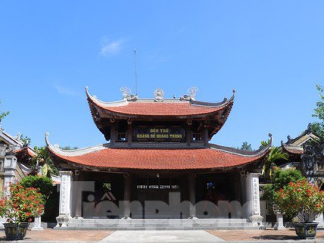 Du lịch - Chiêm bái đền thờ vua Quang Trung trên ngọn núi thiêng