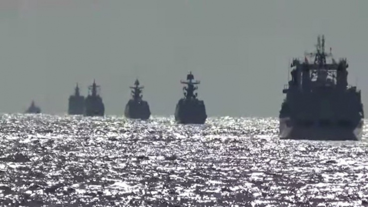 Tàu hải quân Nga và Trung Quốc trong một cuộc tuần tra ở Thái Bình Dương hồi năm 2021. Ảnh: BỘ QUỐC PHÒNG NGA/REUTERS