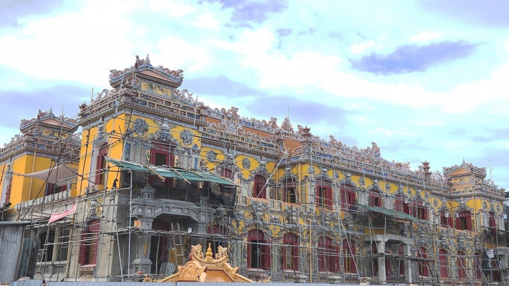 Theo Trung tâm Bảo tồn Di tích Cố đô Huế, dự án tu bổ, tôn tạo và phục hồi di tích điện Kiến Trung dự kiến hoàn thành vào cuối năm 2023. Qua đó, mở ra điểm đến thú vị và hấp dẫn cho du khách khi tham quan khu di sản Hoàng cung Huế. Ảnh: Ngọc Văn.