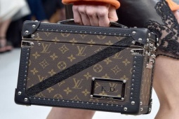 Thời trang - Louis Vuitton: Bậc thầy hành lý và logo Monogram