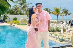 Thời trang - Từ sân bóng đến bãi biển, Đoàn Văn Hậu và bạn gái chăm diện đồ tôn dáng "cực phẩm"
