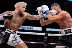 Thể thao - Ngỡ ngàng: Võ sỹ Youtube Jake Paul chạm nhẹ, SAO UFC bị "ngã chỏng vó"