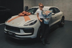 Đời sống Showbiz - Cuộc sống Thanh Hằng ở tuổi 40: Ở biệt thự 1.000 m2 như lâu đài, sở hữu nhiều xe sang