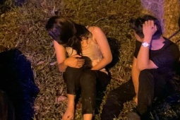 Pháp luật - Bị bắt quả tang “mây mưa” trong ô tô, cặp đôi bỏ chạy gây tai nạn