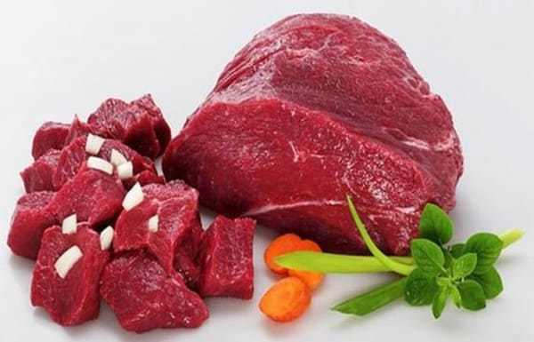 Mắc vảy nến nên hạn chế ăn thịt đỏ để tránh viêm ngứa