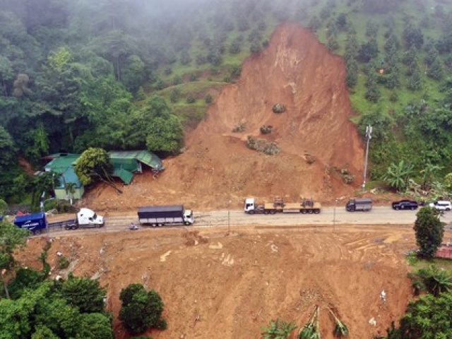 Tin tức trong ngày - Ngày xảy ra sạt lở đèo Bảo Lộc có lượng mưa bằng 1 tháng