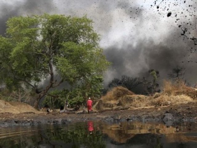 Nigeria: Nổ lớn tại nhà máy lọc dầu trái phép, hơn 100 người chết cháy
