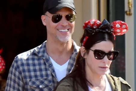 "Người đàn ông bí ẩn" của Sandra Bullock qua đời ở tuổi 57