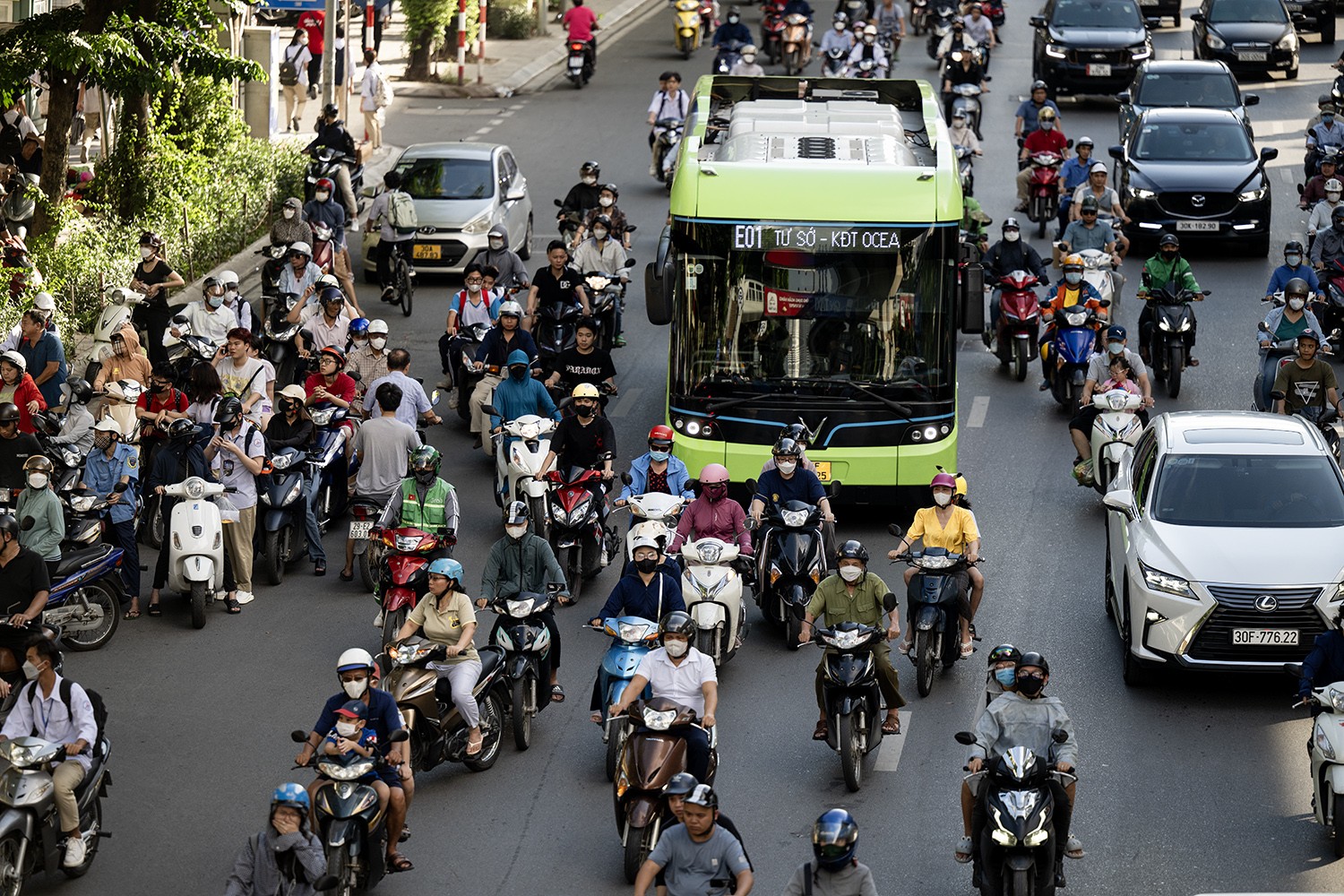 Hình ảnh mới về tuyến đường huyết mạch Nguyễn Trãi khi bỏ dải phân cách cứng - 11