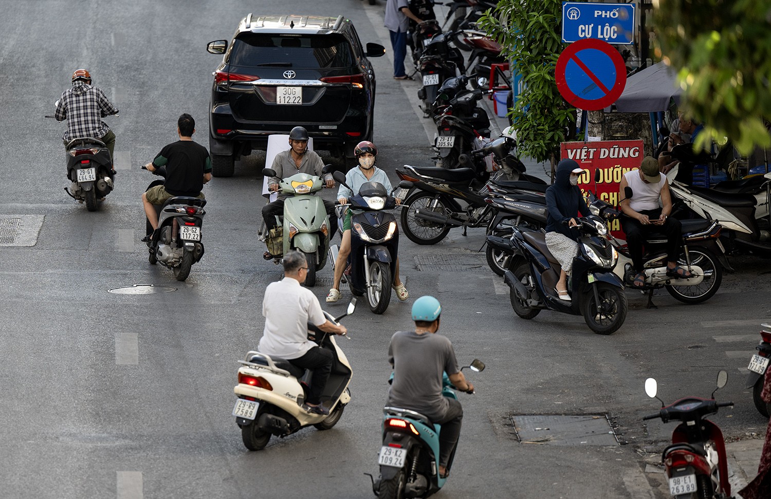 Hình ảnh mới về tuyến đường huyết mạch Nguyễn Trãi khi bỏ dải phân cách cứng - 12