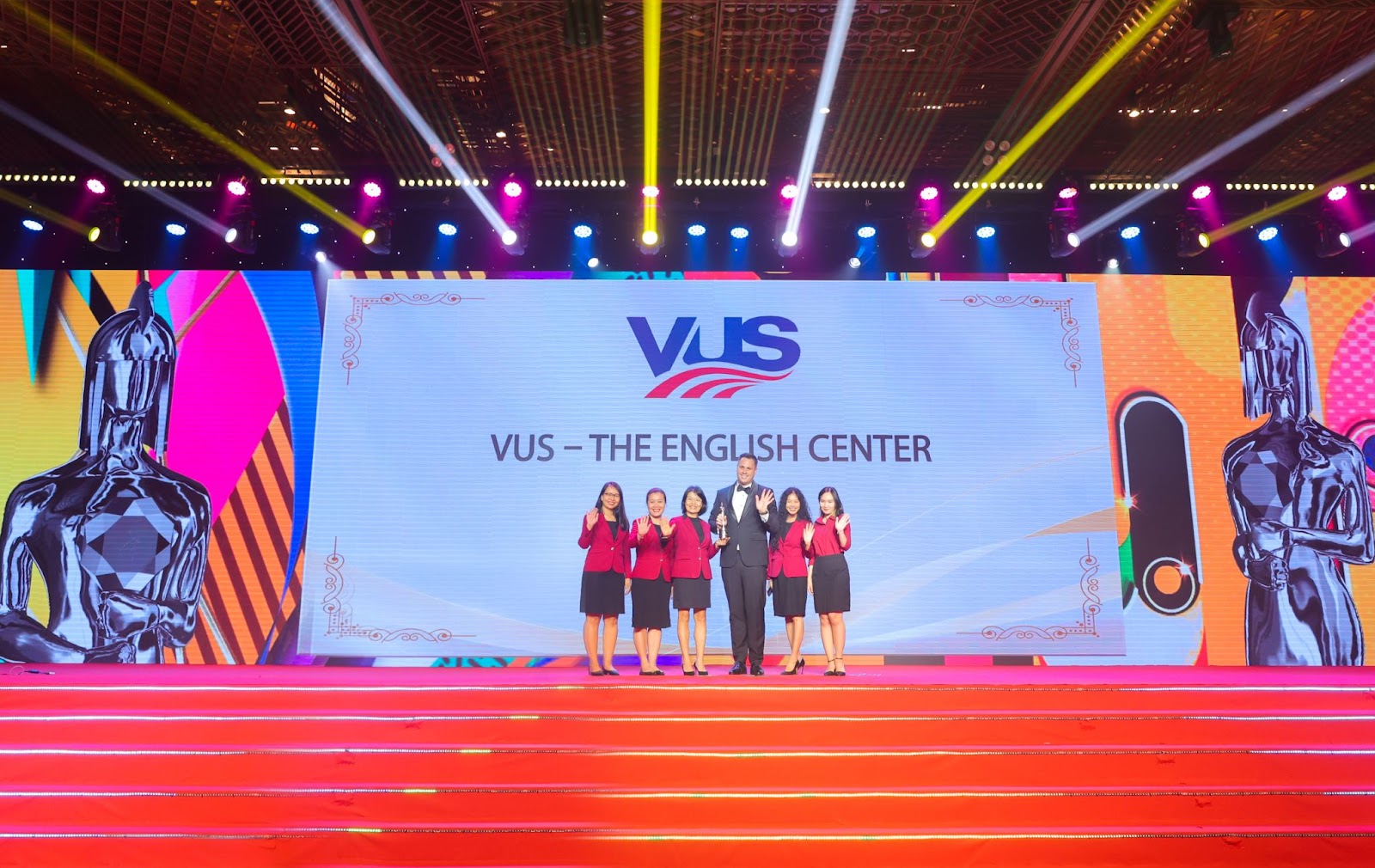 VUS được vinh danh “Nơi làm việc tốt nhất châu Á” & “Doanh nghiệp quan tâm chăm sóc nhân viên tuyệt vời” năm 2023 - 2