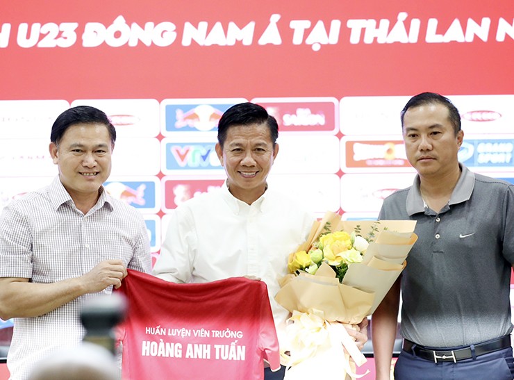 HLV Hoàng Anh Tuấn ngồi "ghế nóng" U23 Việt Nam ở giải U23 Đông Nam Á 2023.