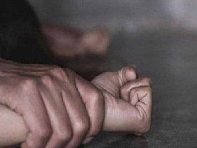 Pháp luật - Quan hệ với cháu gái 12 tuổi, thiếu niên 15 tuổi bị truy tố