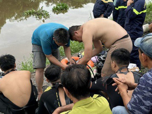 TP HCM: Tìm kiếm 2 người bị đuối nước ở kênh Cầu Xáng