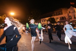 Thời trang - Những thiết kế thời trang "đa vũ trụ" phô diễn đầy "nổi loạn" ở Nhà hát Lớn Hà Nội