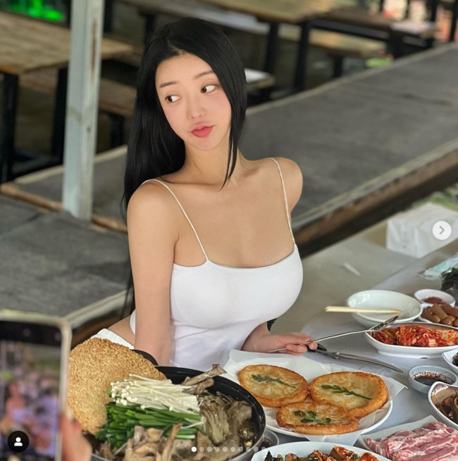 “Nữ thần sân golf” trẻ như đôi mươi nhờ chiêu “độc” trên sân - 10
