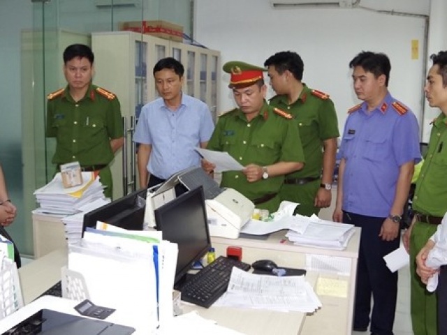 Pháp luật - Khi nhân viên ngân hàng cầm đầu đường dây "tín dụng đen"