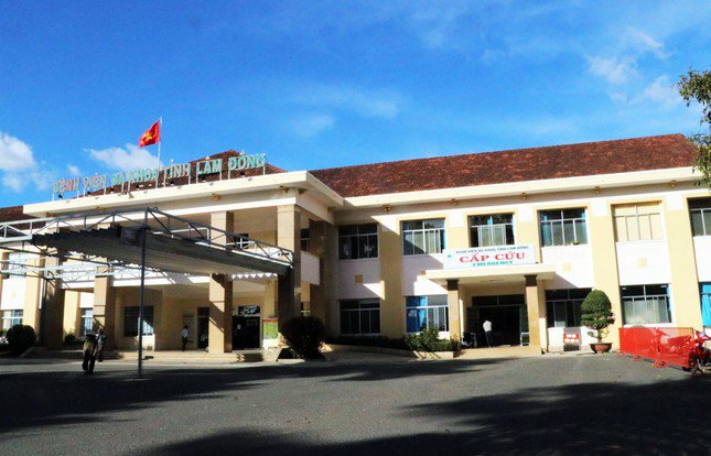 Một số bệnh nhân nghi bị ngộ độc được điều trị tại Bệnh viện Đa khoa tỉnh Lâm Đồng