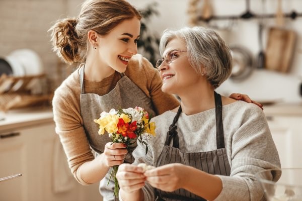 Trong trường hợp mẹ chồng cư xử quá đáng, bạn cần thiết lập ranh giới rõ ràng với chồng.