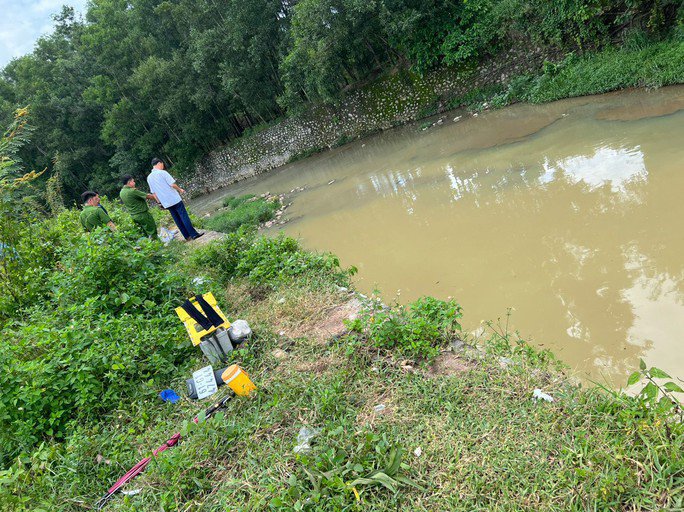 Hiện trường vụ người đàn ông câu cá bị đẩy xuống nước