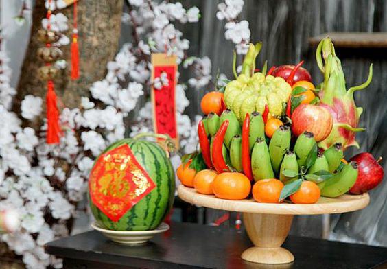 Cách bày mâm cỗ trung thu miền Bắc không thể thiếu mâm ngũ quả trong mâm cỗ (Ảnh: Hà Miên)