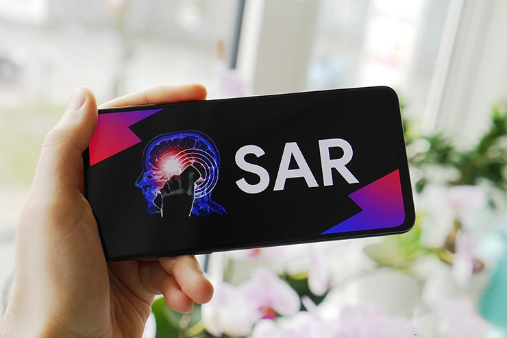 SAR là một thông số quan trọng của smartphone mà nhiều người không chú ý.