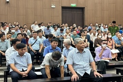 Tin tức trong ngày - Hàng trăm bị hại đến dự phiên xử “đại gia điếu cày” Lê Thanh Thản