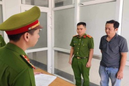 Pháp luật - Bắt giữ phó giám đốc chiếm tiền của công ty để "đỏ đen" qua mạng