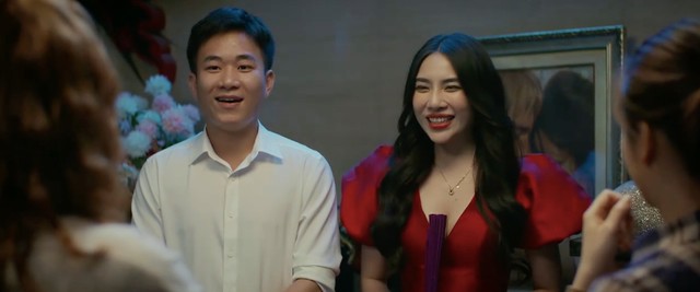 Hương Su từng gây chú ý khi vào vai Đào - nhân viên quán karaoke trên phim.