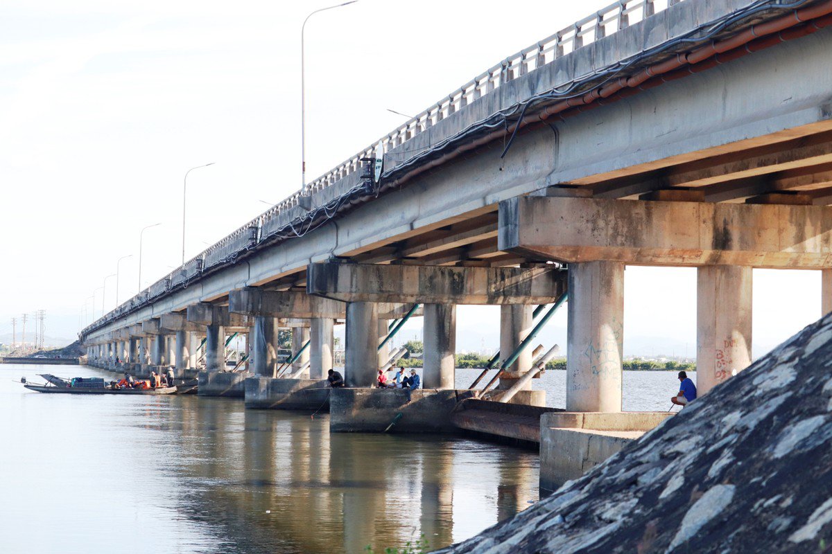 Tháng 8/2001, dự án đập ngăn mặn giữ ngọt Thảo Long tại hạ nguồn sông Hương (xã Phú Thanh và Hương Phong, TP Huế) được khởi công xây dựng, do Ban Quản lý Dự án Thủy lợi 408 (nay là Ban Quản lý Đầu tư và Xây dựng thủy lợi 5, Bộ NN&amp;PTNT) làm chủ đầu tư, với tổng kinh phí thực hiện 152 tỷ đồng.