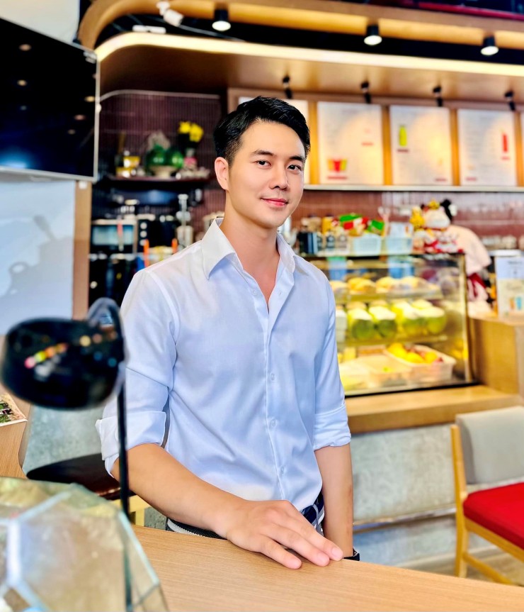 “Anh công an” Đức Hiếu của “Làng trong phố” tiết lộ chuyện tán tỉnh bà xã MC hơn 5 tuổi - 2