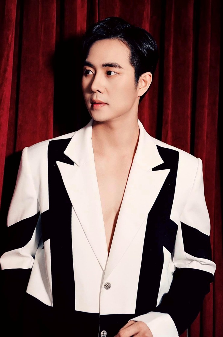 Đức Hiếu hoạt động nghệ thuật với vai trò diễn viên, MC, người mẫu