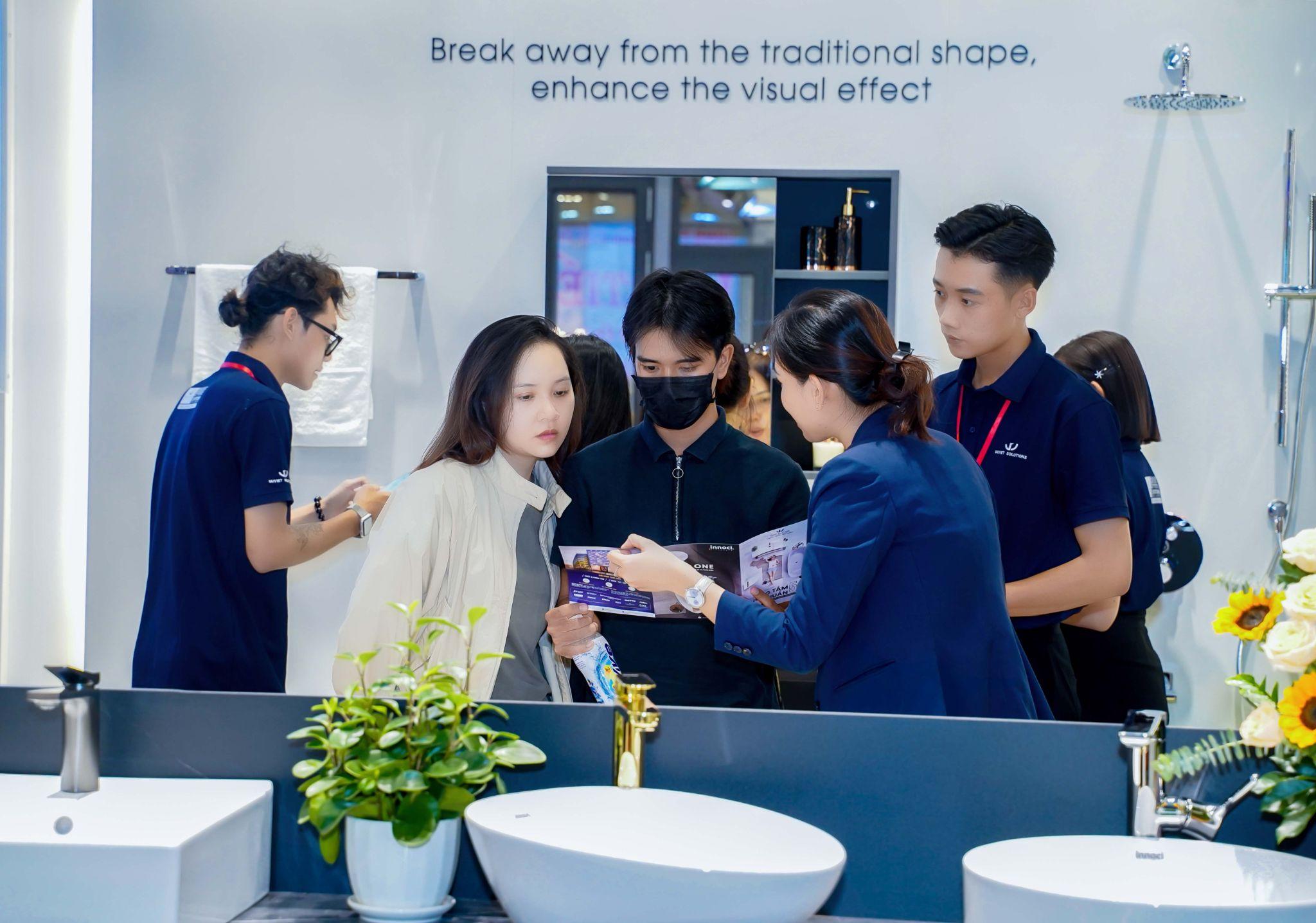 Gian hàng Uuviet Solutions thu hút đông đảo khách tham quan tại VietBuild 2023