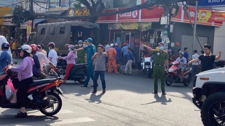 Hiện trường vụ sập cửa hàng tiện lợi ở quận 4 hồi tháng 1-2023. Ảnh: PLO