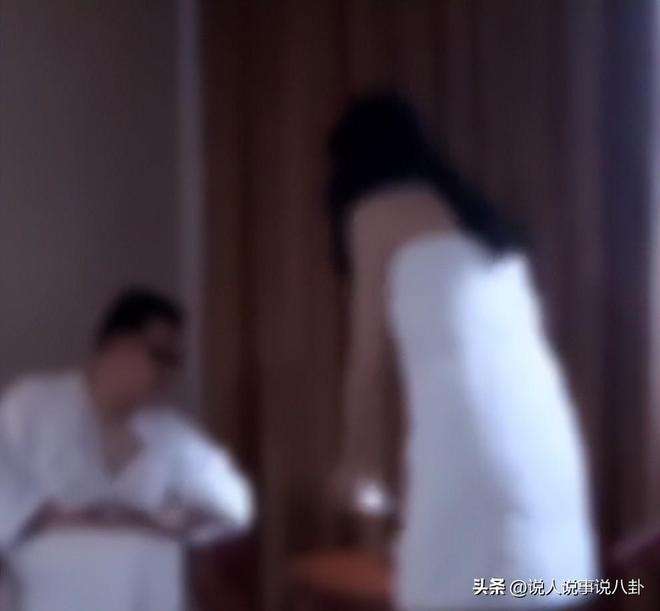 Gã đàn ông này đã livestream được 1 năm 5 tháng, có hơn 500 nghìn người theo dõi, lợi nhuận tích lũy từ việc phát sóng trực tiếp và bán video là 681 nghìn nhân dân tệ (hơn 2,2 tỷ đồng). Ảnh: 163.com