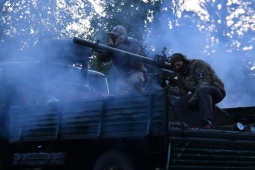 Thế giới - Nga tuyên bố áp sát thành phố chiến lược, Ukraine thừa nhận khó khăn ở vùng đông bắc