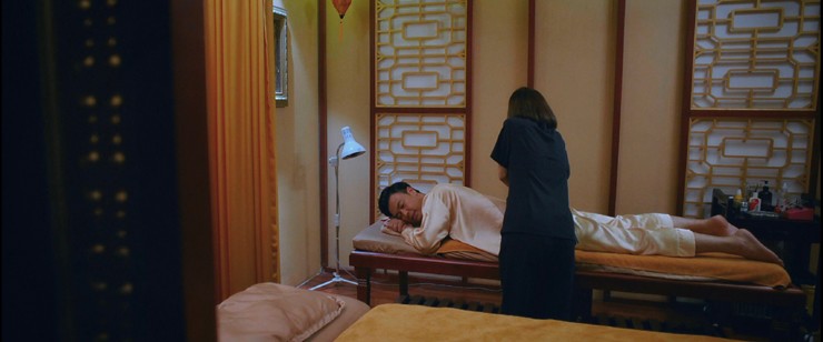 Minh Thu vai Hải Ly - nhân viên vật lí trị liệu cho Nghĩa (Tuấn Tú) trong "Món quà của cha"