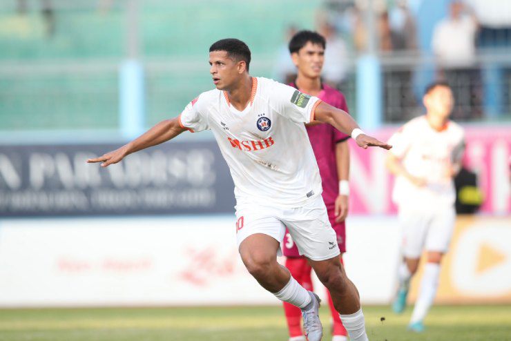Lucao lập hat-trick nhưng không đủ giúp Đà Nẵng trụ lại V-League