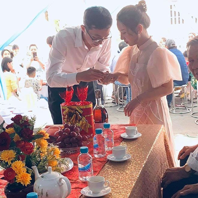 Một lần đi bê tráp giúp chị gái, Xuân Trúc đã cưới được chồng như ý