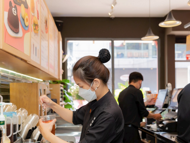 Giáo dục - du học - Tân sinh viên đi làm thêm: Lương thấp, không hợp đồng lao động