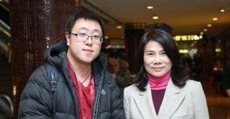 Đổng Minh Châu và con trai Đổng Đông Đông (Ảnh Sohu).